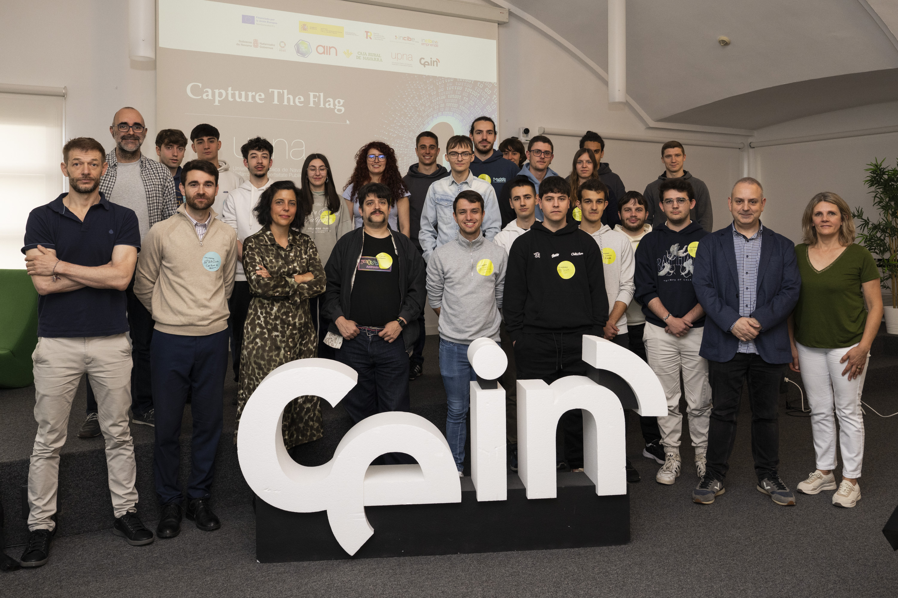Estudiantes participantes en la competición educativa de ciberseguridad Capture The Flag en CEIN