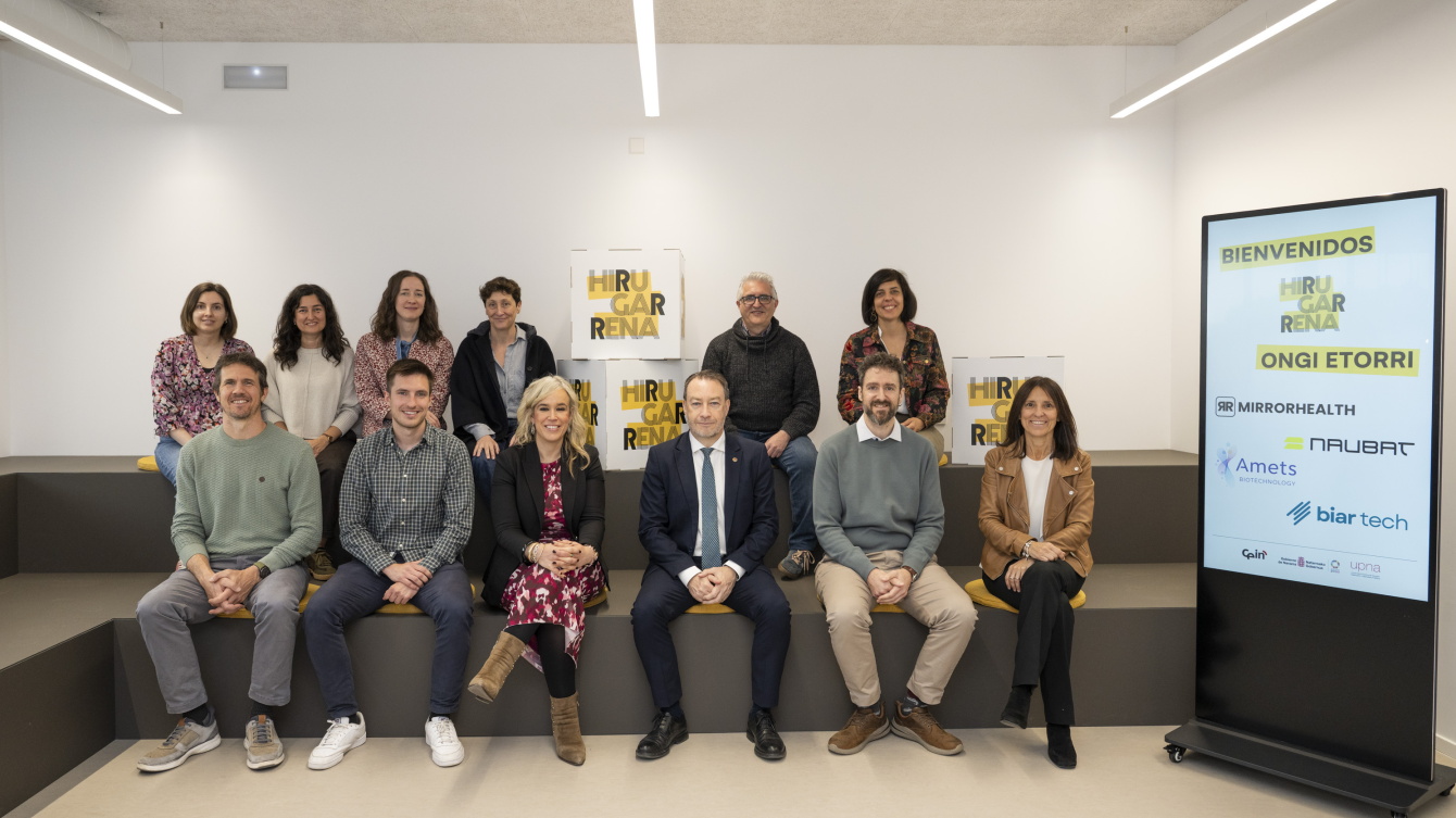 Representantes de las startups Amets Biotechnology, Biar Technology, Mirror Health y Naubat Technologies junto con representantes del Gobierno de Navarra, CEIN y la UPNA, en Hirugarrena