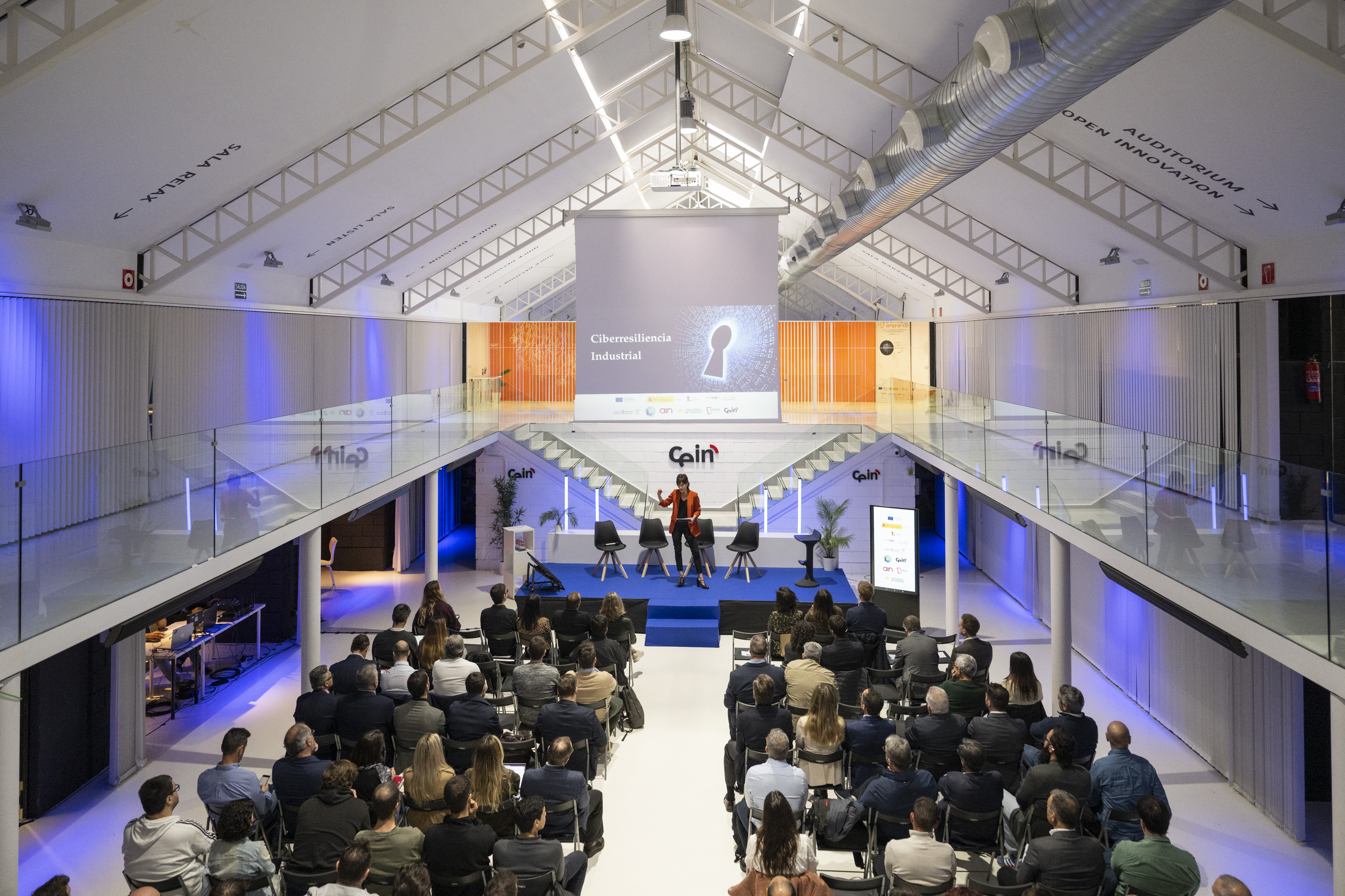 Participantes en la jornada Ciberresiliencia industrial en CEIN