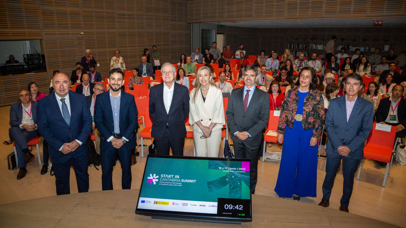 Representantes institucionales en el cierre del proyecto Tech FabLab