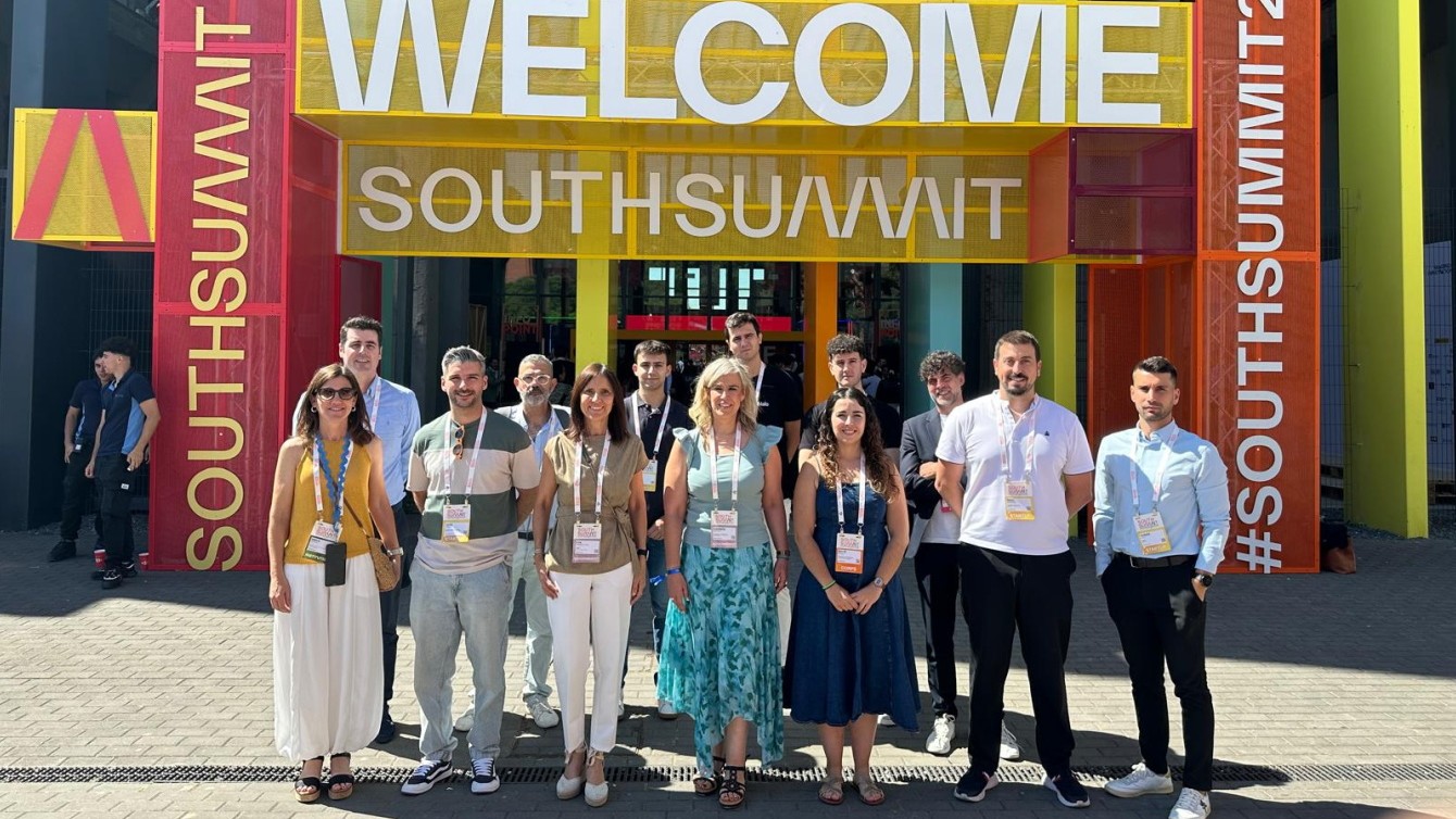 Representantes de CEIN, Gobierno y startups navarras participantes en South Summit 2026