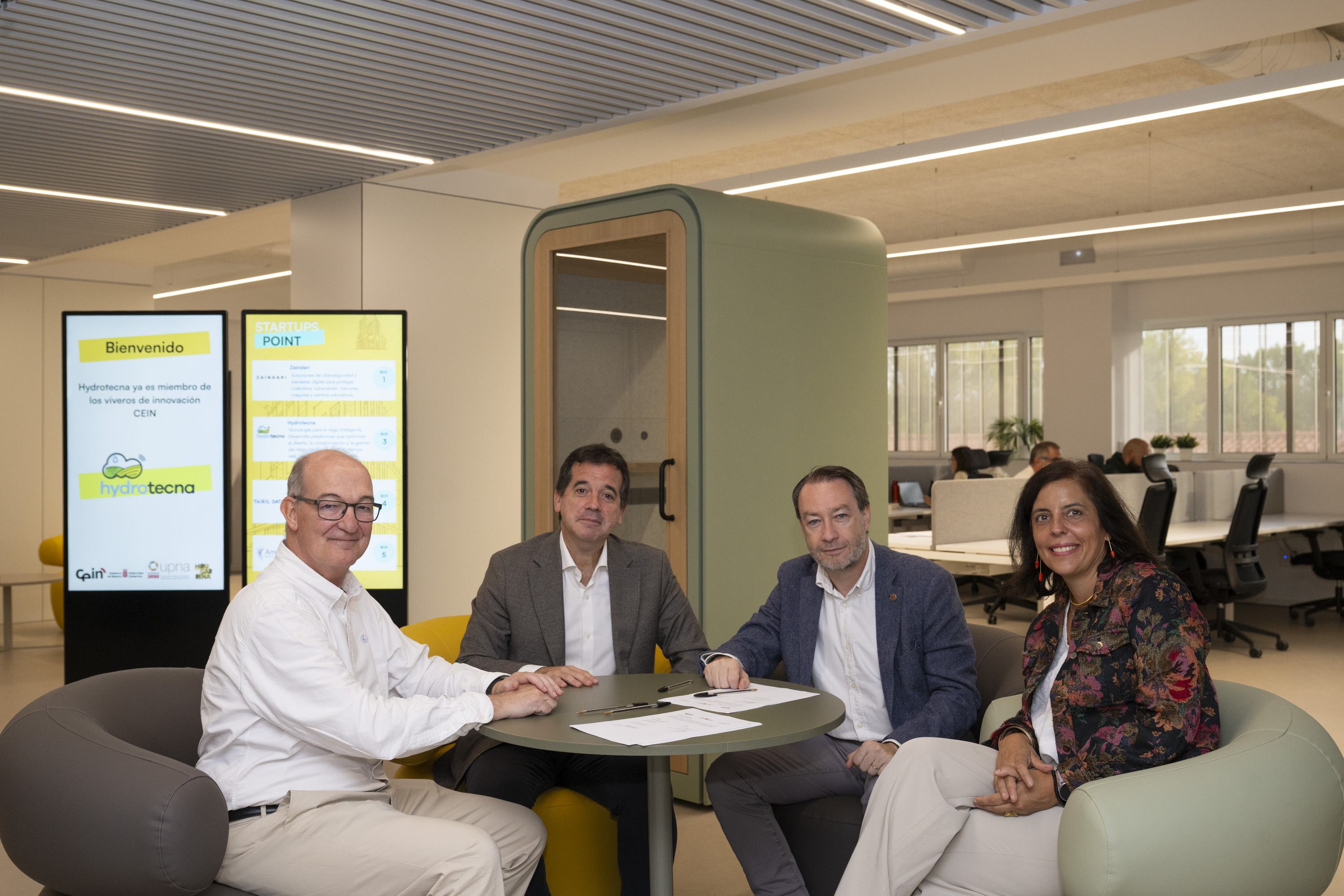 Representante de la startup Hydrotecna en su entrada en Hirugarrena