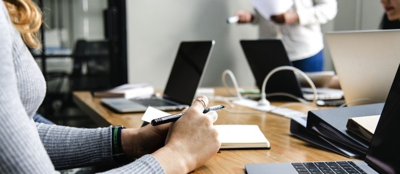 Casi la mitad del personal directivo, mandos intermedios y plantilla de las sociedades públicas del Gobierno de Navarra son mujeres