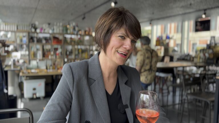 Elena Arriza, comunicación vitivinícola con sabor navarro