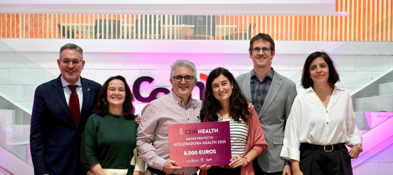 El consejero García entrega el premio a los proyectos ganadores de la Aceleradora HEALTH de CEIN, que impulsa nuevas iniciativas empresariales innovadoras en salud