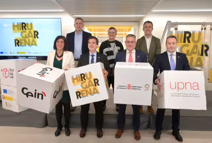Personas que han intervenido en la inauguración de Hirugarrena, el espacio de CEIN en El Sario