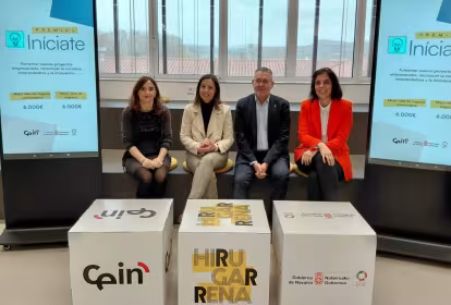 Representantes de CEIN y Gobierno en el lanzamiento de los Premios Iníciate 2026