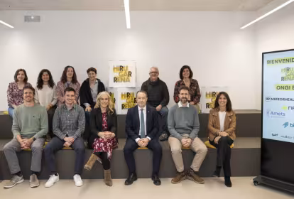 Representantes de las startups Amets Biotechnology, Biar Technology, Mirror Health y Naubat Technologies junto con representantes del Gobierno de Navarra, CEIN y la UPNA, en Hirugarrena