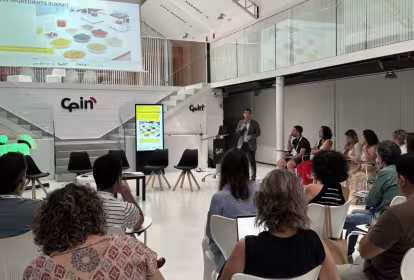 Personas en la jornada sobre ingredientes organizada por CEIN