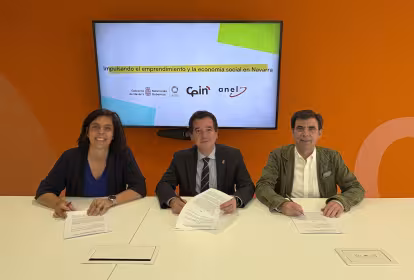 De izquierda a derecha:  Uxue Itoiz, directora gerente de CEIN; Mikel Irujo, consejero de Industria y de Transición Ecológica y Digital Empresarial; Ignacio Ugalde, presidente de ANEL.