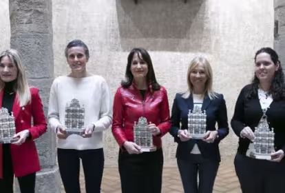 María Sanz de Galdeano, directora gerente de CEIN, reconocida por el Ayuntamiento de Pamplona en el 8M